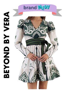 BEYOND BY VERA Heidi Dress AWAKENING GREEN The River Size XS New w/Tags